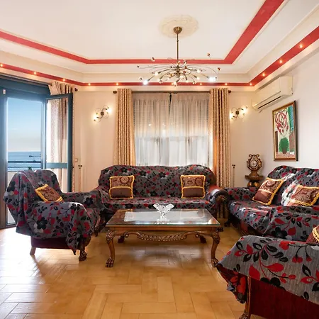 2-bedroom Beachfront With Sea View דירה *