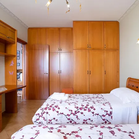 2-bedroom Beachfront With Sea View דירה Vlorë