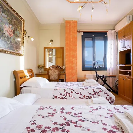 2-bedroom Beachfront With Sea View דירה *