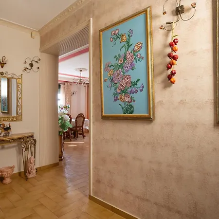 2-bedroom Beachfront With Sea View דירה *