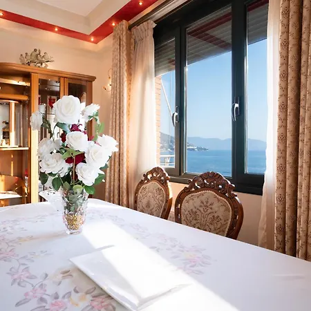 아파트 2-bedroom Beachfront With Sea View Vlorë