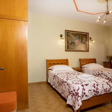 아파트 2-bedroom Beachfront With Sea View Vlorë