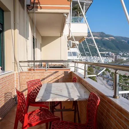 아파트 2-bedroom Beachfront With Sea View
